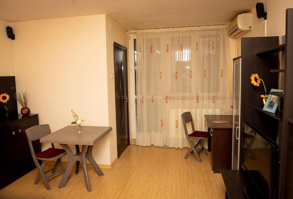Garsoniera Linistita Zona Vitan Bukarest Exteriör bild