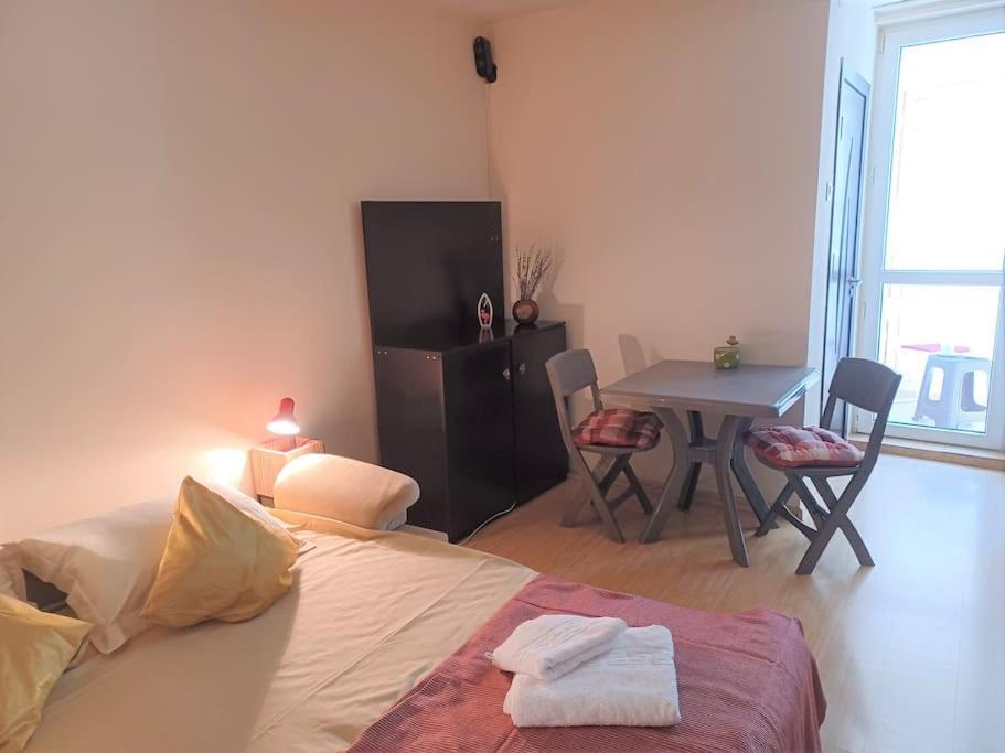 Garsoniera Linistita Zona Vitan Bukarest Exteriör bild
