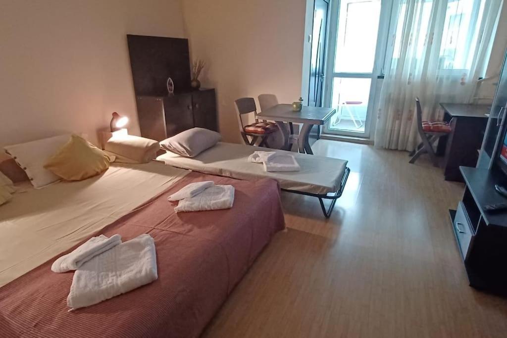 Garsoniera Linistita Zona Vitan Bukarest Exteriör bild